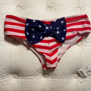Bikini bottoms with bow